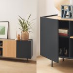 Un buffet finition bois MDF et la niche en placage chêne. L'ensemble est laqué en gris anthracite.